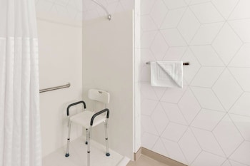 Comfort Single Room, 1 King Bed, Accessible, Non Smoking