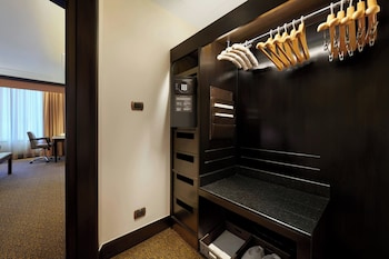 Grand Room, 1 King Bed