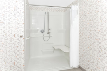 Standard Room, 2 Queen Beds, Accessible (Mobility)