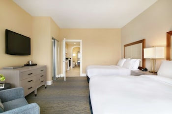Two queens suite poolside