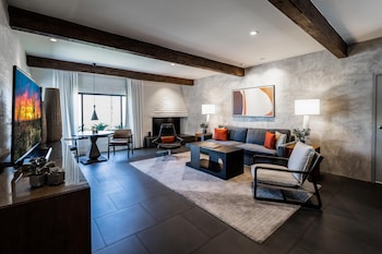 Suite, 2 Double Beds (Mountain)
