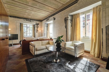 Design Room, 1 King Bed (Deluxe)