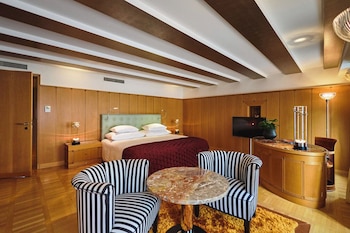 Design Room, 1 Queen Bed