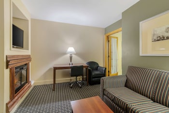 Suite, 1 Queen Bed, Non Smoking, Refrigerator & Microwave (with Sofabed)