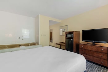 Suite, 1 Queen Bed, Non Smoking, Jetted Tub