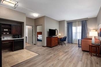 Suite, 1 King Bed, Accessible, Bathtub (Nonsmoking)