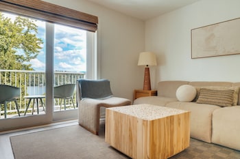 Double Queen Suite