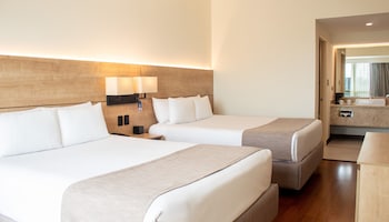 Deluxe Suite, 2 Queen Beds, Non Smoking (Upgrade)