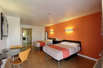 Deluxe Room, 2 Queen Beds, Non Smoking, Kitchenette