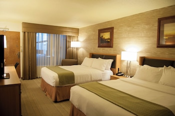 Standard Room, 2 Queen Beds, Pool View