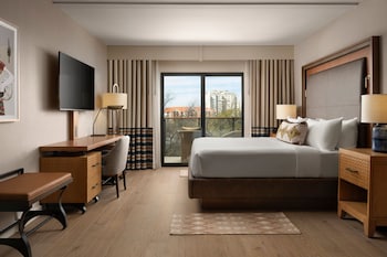 Junior Suite, 1 King Bed with Sofa bed, Resort View