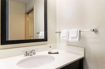 Room, 1 Queen Bed, Accessible, Non Smoking (Accessible Tub)