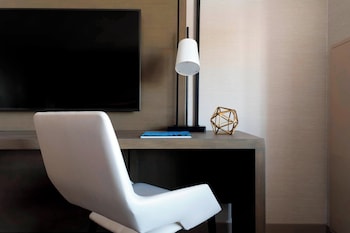 Room, 1 King Bed (Mobility Accessible, Tub)