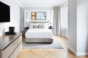 Junior Suite, 1 Queen Bed, City View