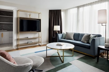 Apartment, 1 King Bed with Sofa bed (Mobility Accessible, Roll-In Shower)