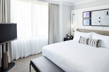 Suite, 1 King Bed, City View
