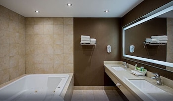 Suite, 1 King Bed with Sofa bed, Non Smoking