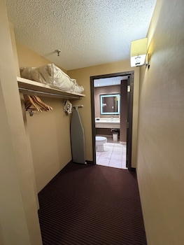 Suite, 1 King Bed with Sofa bed, Non Smoking