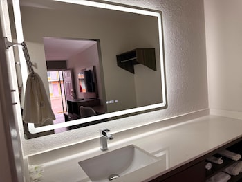 Room, 1 Queen Bed, Accessible, Smoking