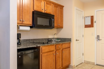Basic Studio, 1 Queen Bed, Accessible