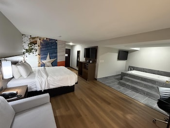Suite, 1 King Bed, Non Smoking, Jetted Tub