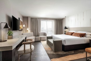 Suite, 1 Bedroom, Club Lounge Access (Airport View)