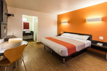 Standard Room, 1 King Bed, Accessible, Non Smoking