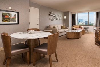 Junior Suite, 1 King Bed with Sofa bed