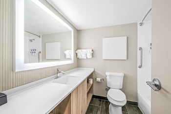 Room, 2 Queen Beds, Roll-in Shower, Non Smoking