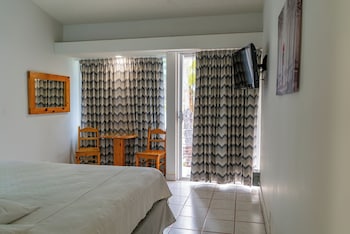 Standard Room, 1 King Bed, Partial Ocean View