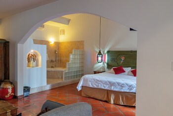 Honeymoon Room, Garden View