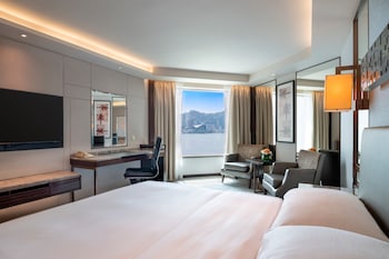 Classic Room, 1 King Bed (Skyline Harbour View)
