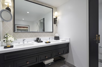 FONTANA SUITE - KING BED
