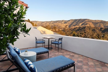 HACIENDA PENTHOUSE - KING BED
