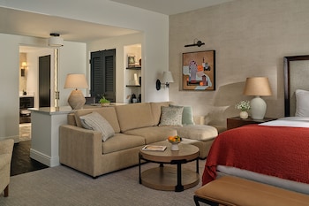 FIREPLACE SHANGRI-LA ROOM - TWO QUEEN BEDS