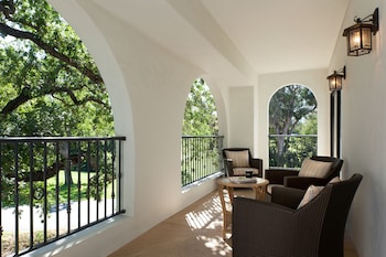 FIREPLACE SUITE - TWO QUEEN BEDS