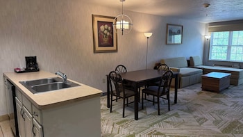 Suite, 1 King Bed, Hearing Accessible, Non Smoking