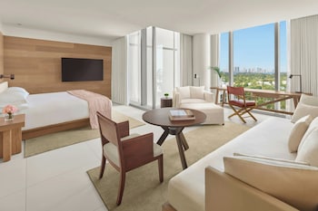 Deluxe Room, 1 King Bed, City View