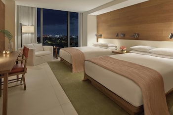 Room, 2 Queen Beds, City View