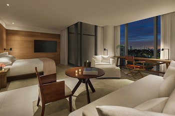 Deluxe Room, 1 King Bed, City View