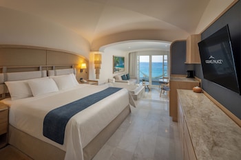 Superior Oceanfront Suite - Kids & Teens Stay Free