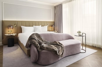 Deluxe Room, 1 King Bed
