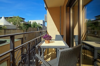 Deluxe Room, 1 King Bed, Balcony