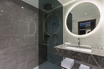 Deluxe Room, 1 King Bed, Balcony