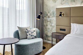 Deluxe Room, 1 King Bed, Garden View