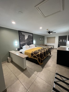 Suite, 1 King Bed, Non Smoking