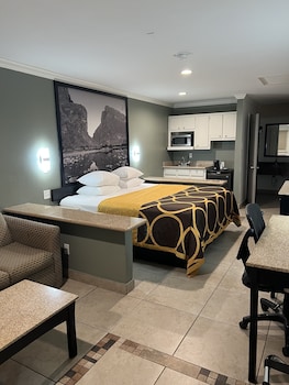 Suite, 1 King Bed, Non Smoking