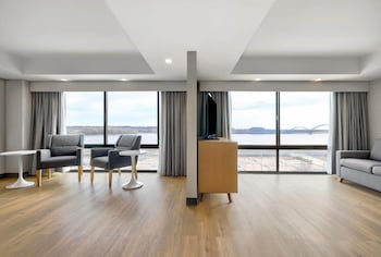 Suite, 1 King Bed
