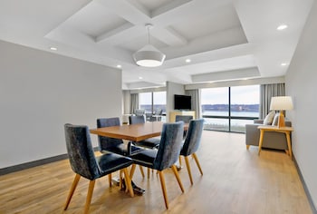 Suite, 1 King Bed