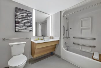 Room, 2 Queen Beds, Accessible, Bathtub (Mobility)